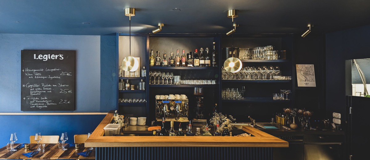 Die einladende Bar im Legler's Bistro